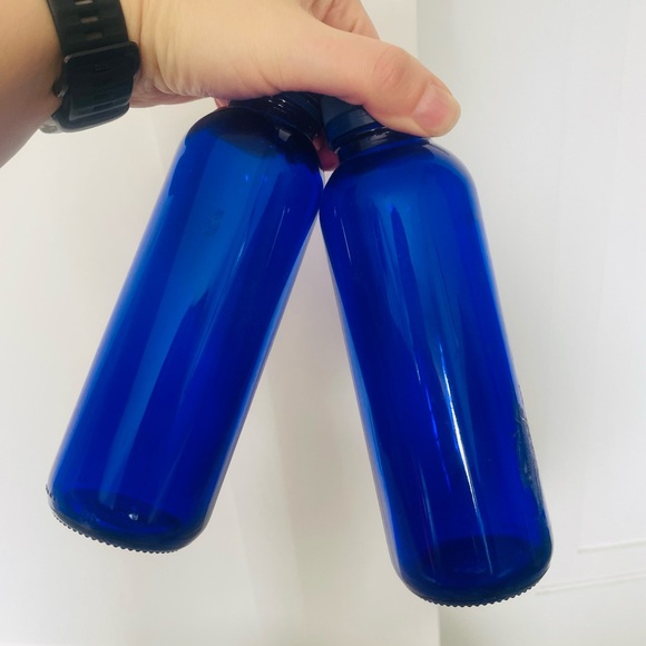 Exquisite Cobalt Blue Water Glass Bottle with Floral 3D Artwork - Picture 4 of 14